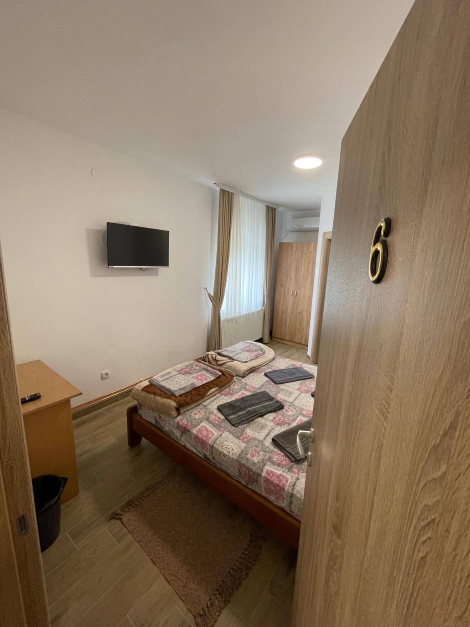 Zuta Osa Hotel Bela Crkva  Bagian luar foto